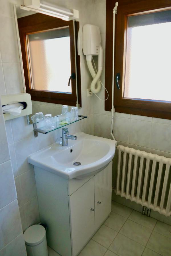 Hotel Le Blainon Орон Экстерьер фото